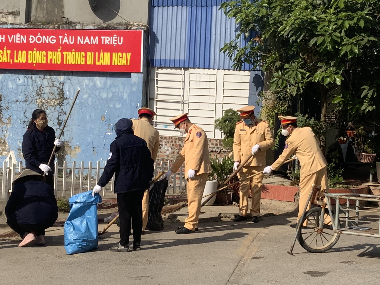 Phòng Cảnh sát đường thuỷ tổ chức ra quân hưởng ứng “Ngày Chủ nhật xanh toàn quốc lần thứ I” năm 2022